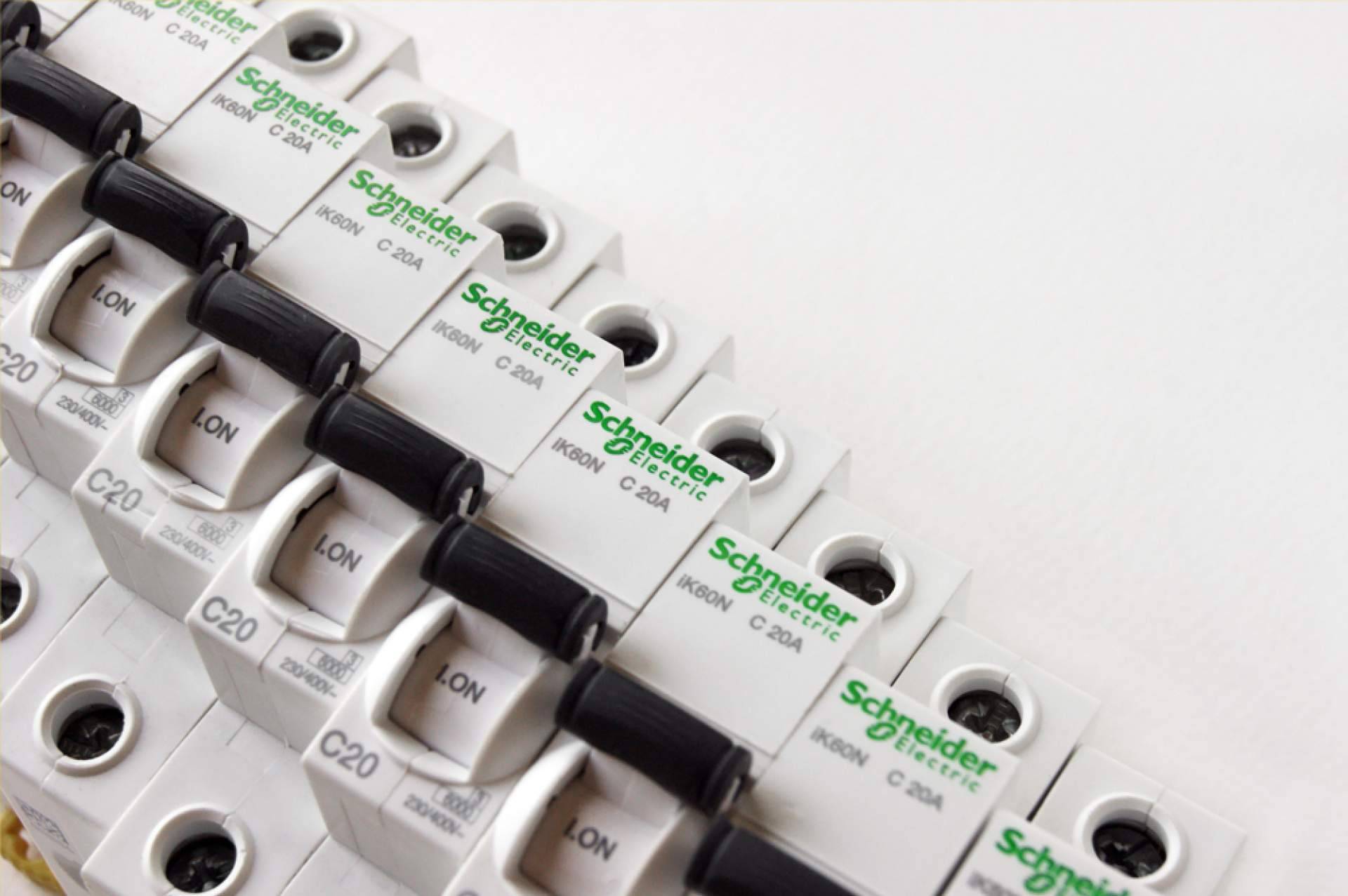 Cadenza Electric ofrece material eléctrico Schneider Electric a precios competitivos