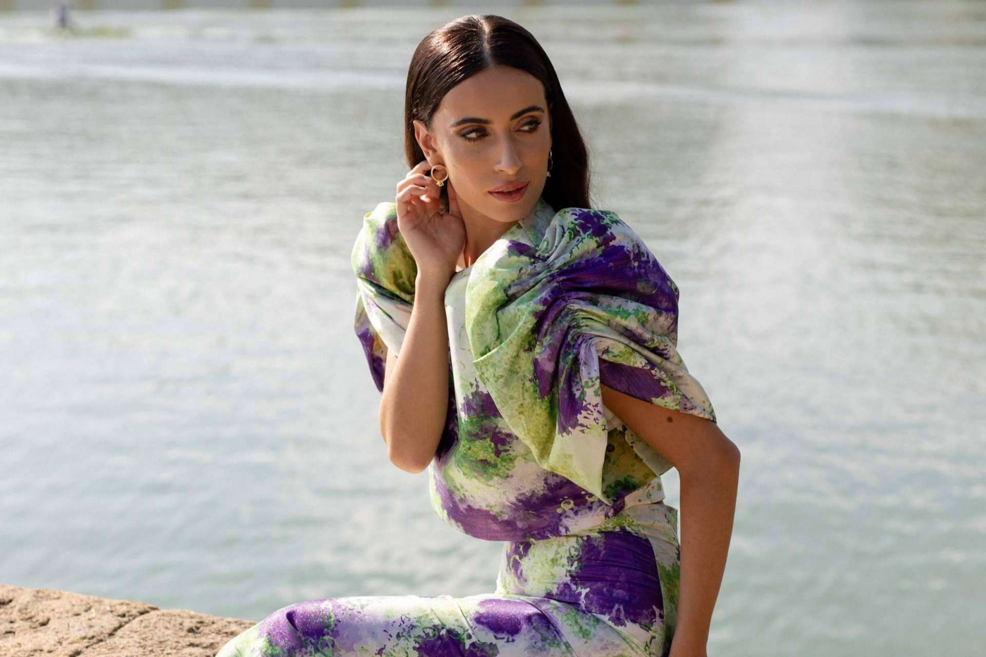 Vestidos de invitada con identidad propia, diseño y fabricación local desde Sevilla