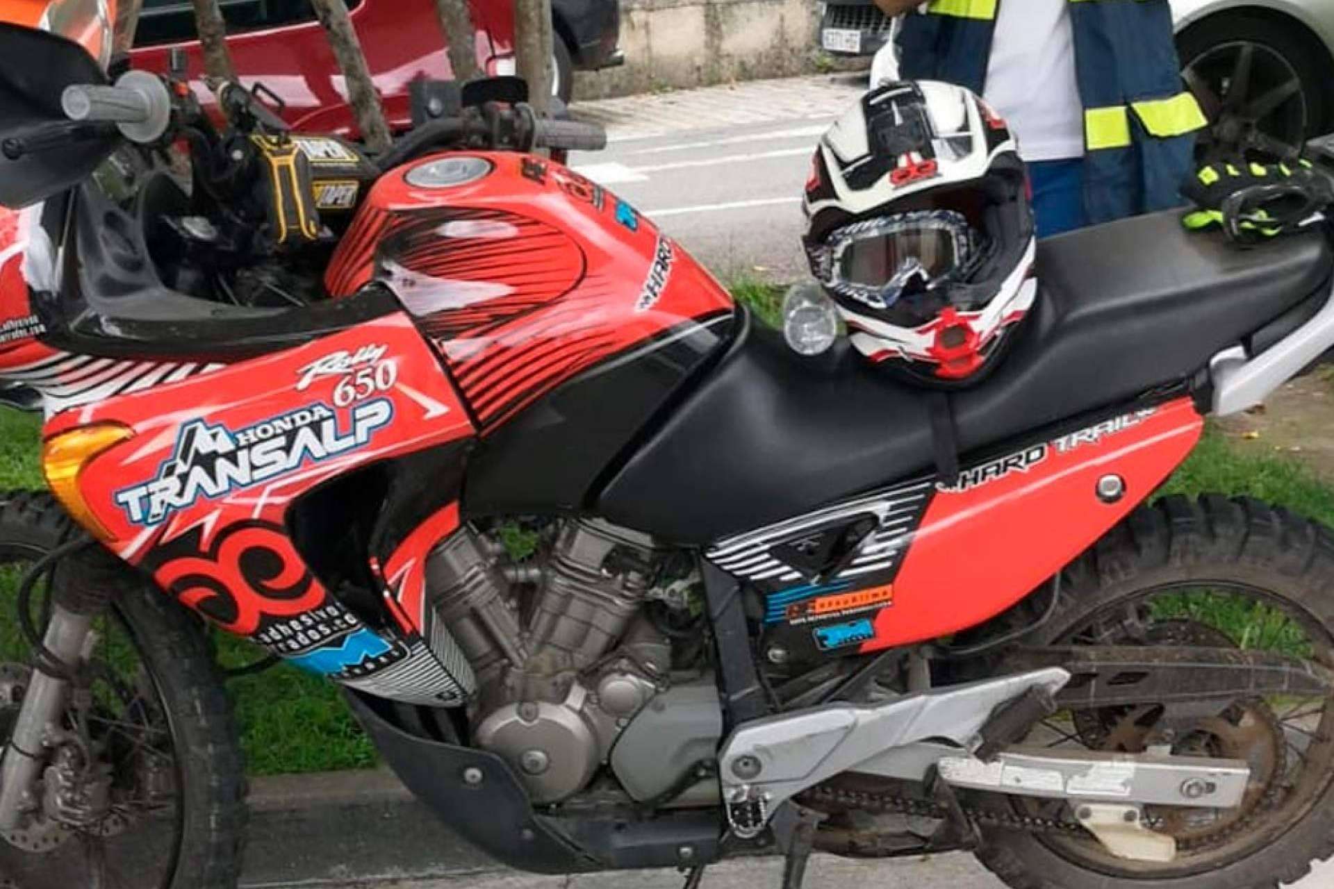 ADHESIVOSEMBARRADOS impulsa la personalización de motos off-road con kits de adhesivos exclusivos