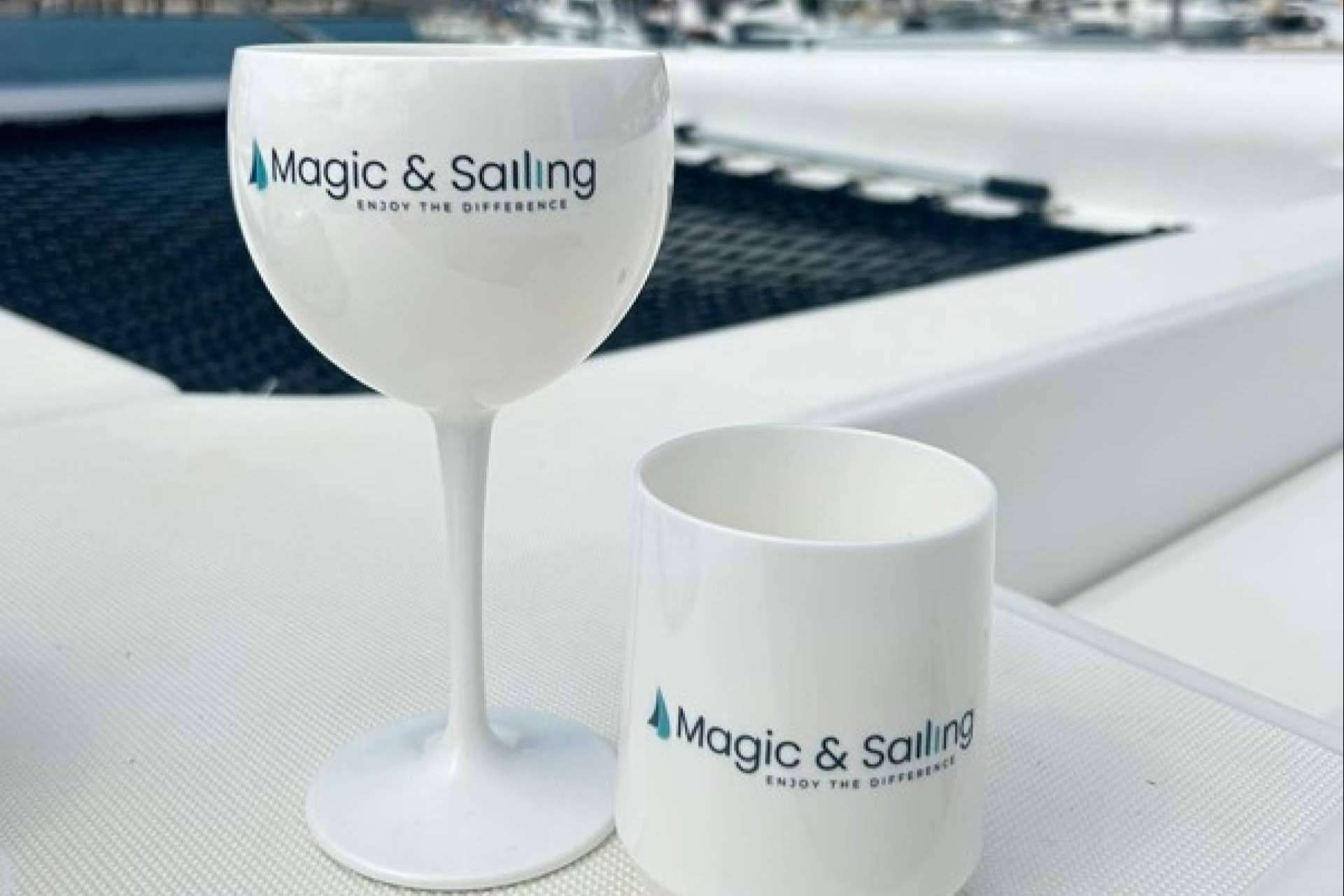 Ejemplo de turismo responsable en Fuerteventura; Magic & Sailing reduce residuos plásticos en sus tours