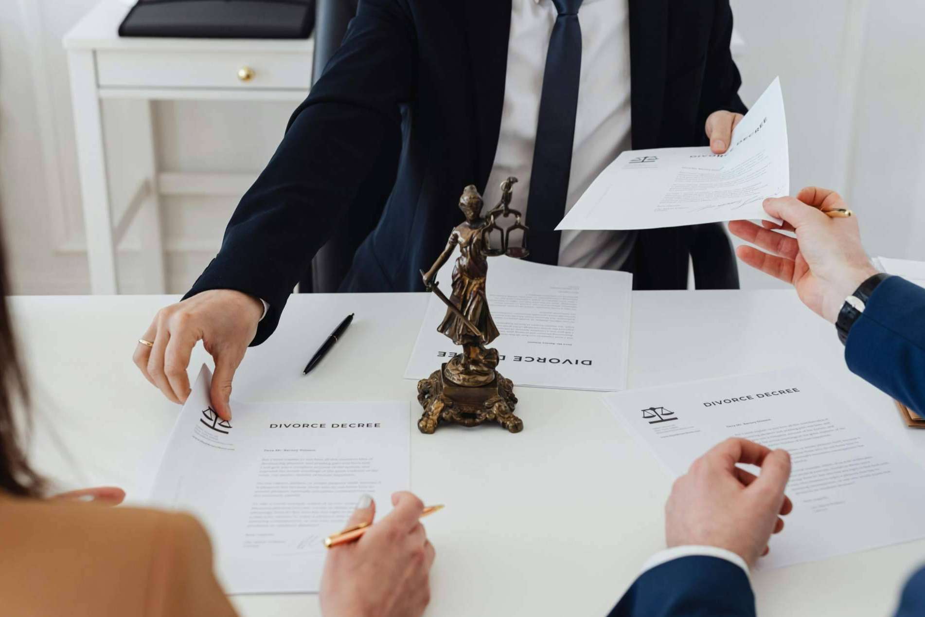 Legalcity impulsa la defensa de los derechos de los extranjeros con asesoramiento legal en Barcelona