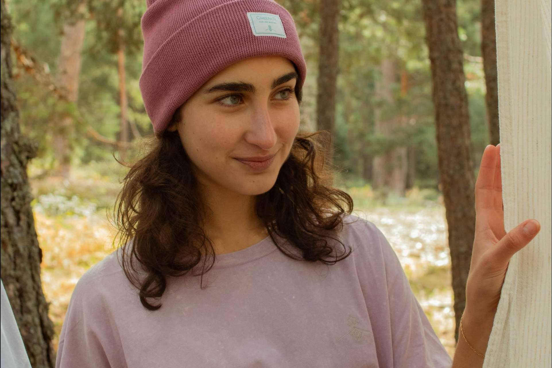 Moda sostenible que 'respira'; Greener convierte su ropa en purificadores urbanos
