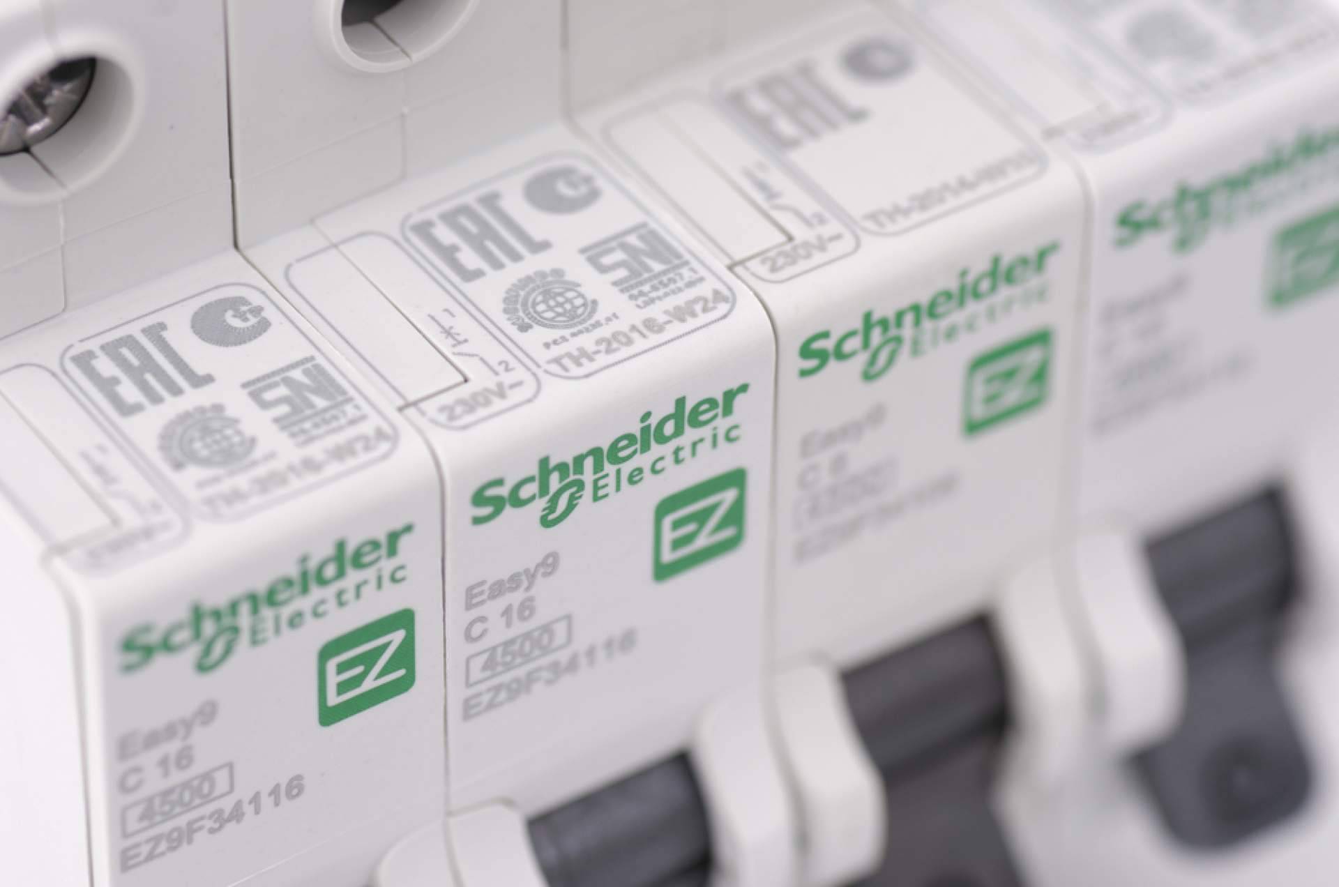La oferta online de Cadenza Electric gana terreno en el suministro de material eléctrico industrial