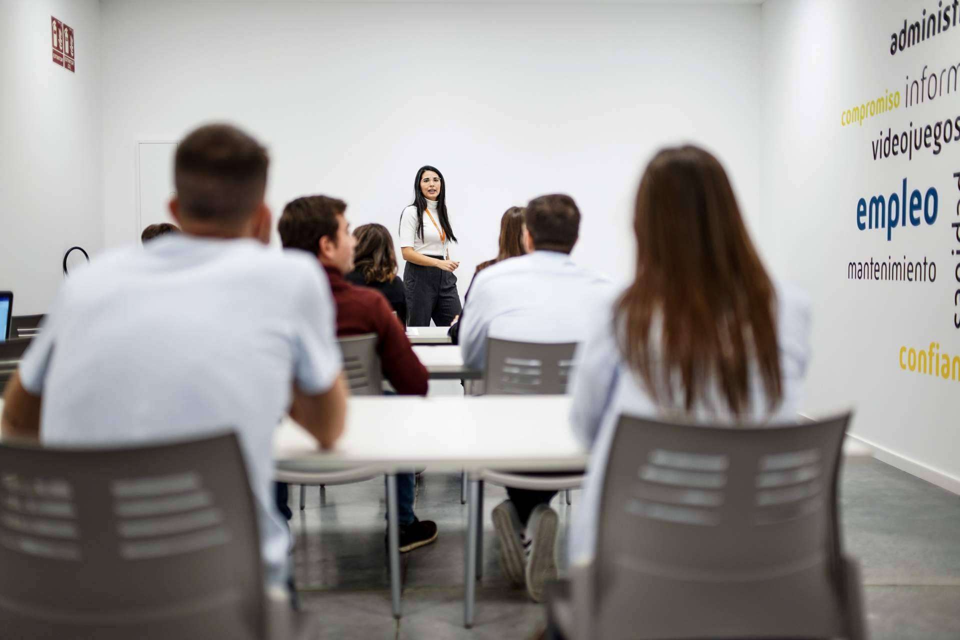 Academia de oposiciones Davante destaca ante el aumento de jóvenes que apuestan por el empleo público