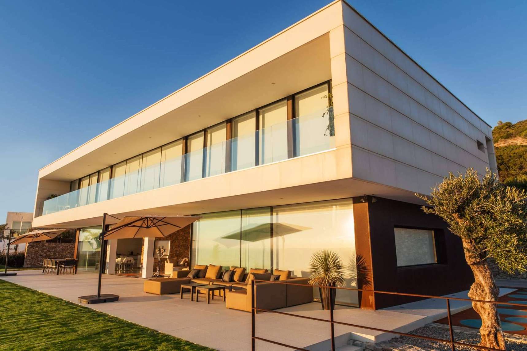 Villa Alkaram, el alquiler de lujo con piscina y jacuzzi frente al mar en Zahara de los Atunes