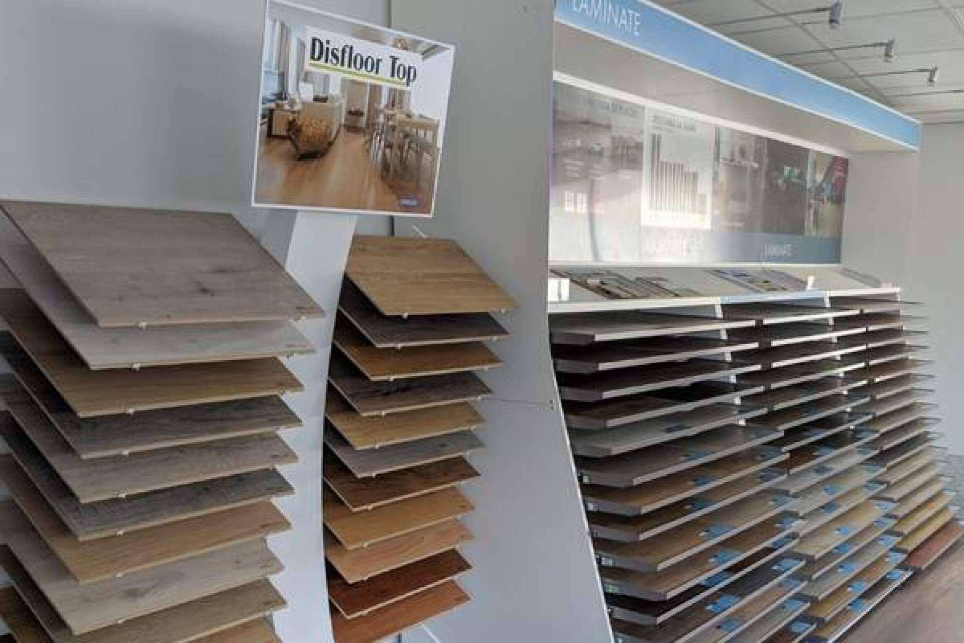 ¿Qué suelo elegir para una reforma integral? Comparativa entre tarima flotante, suelo vinílico y suelos laminados