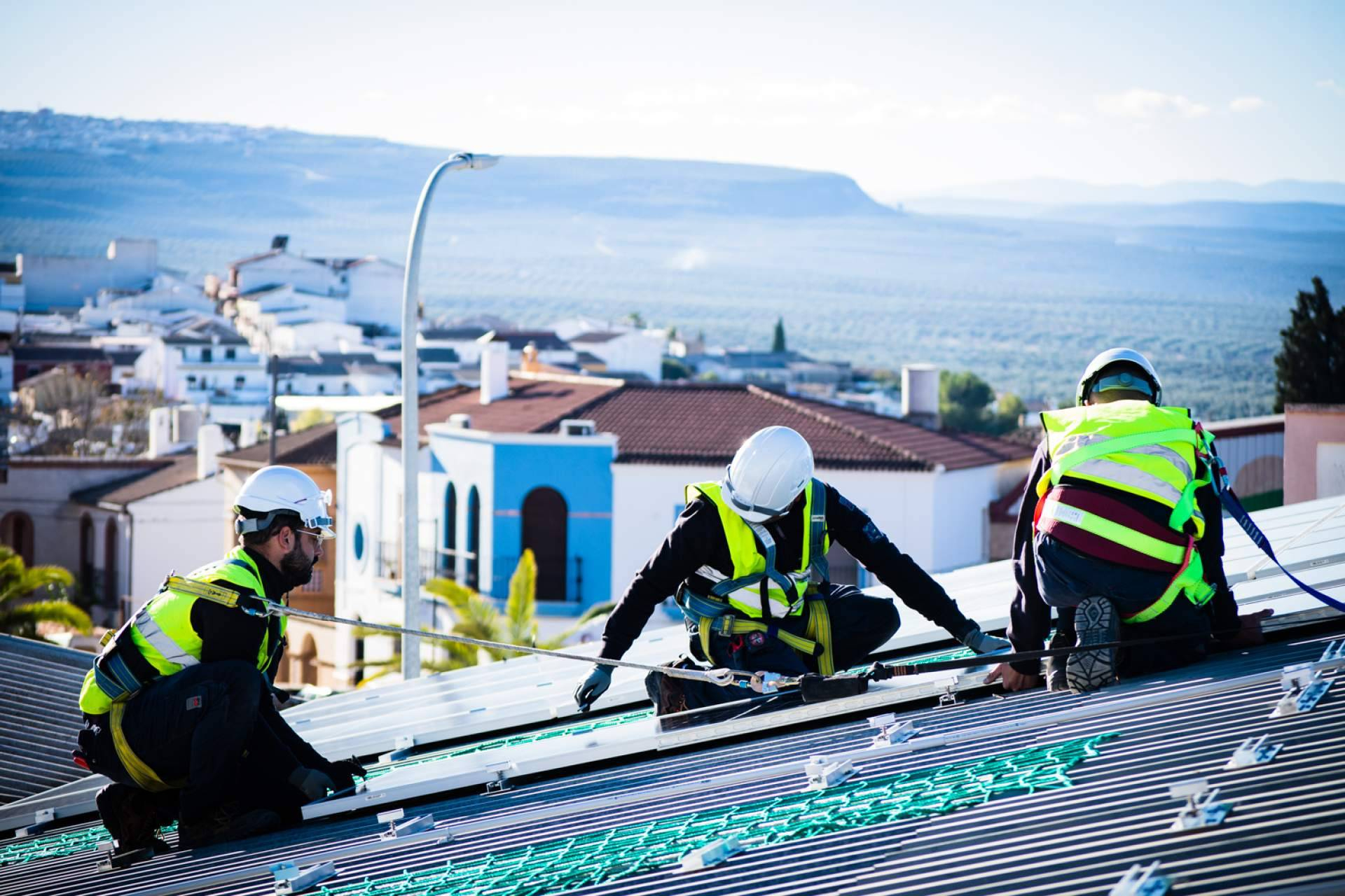 Instalaciones Porcuna impulsa el uso de paneles solares en Jaén con soluciones PPA para empresas