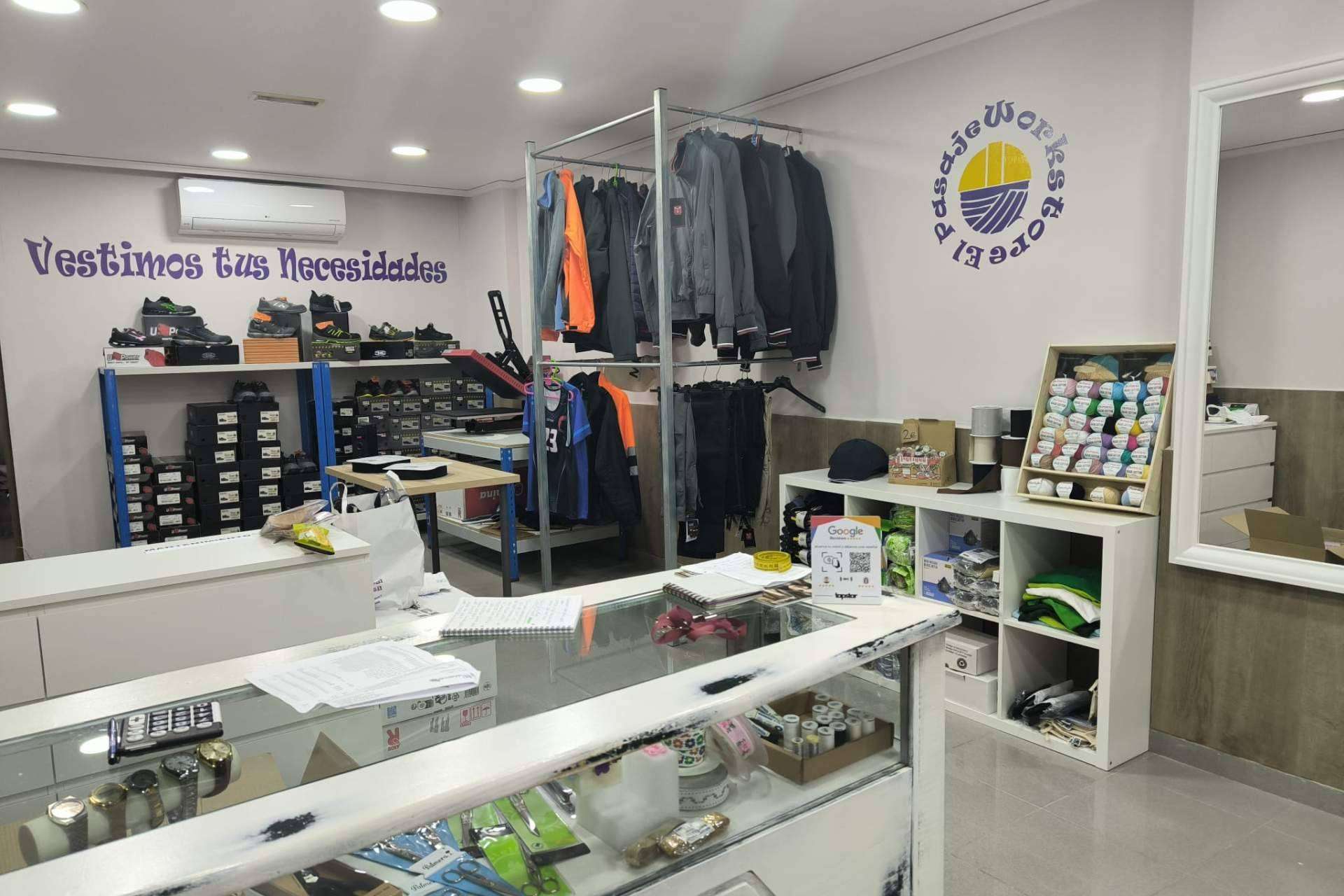 El Pasaje WorkStore se posiciona en ropa laboral con servicios avanzados de personalización textil