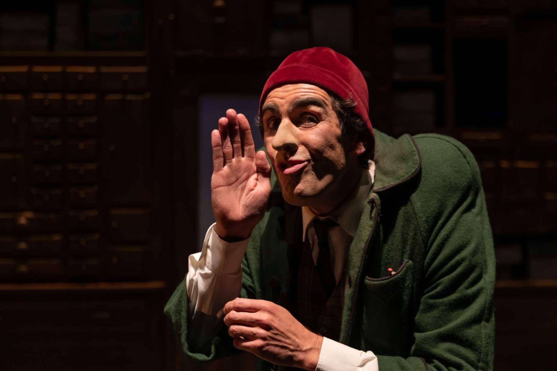 Adrián Conde, el artista que está redefiniendo la magia familiar en España