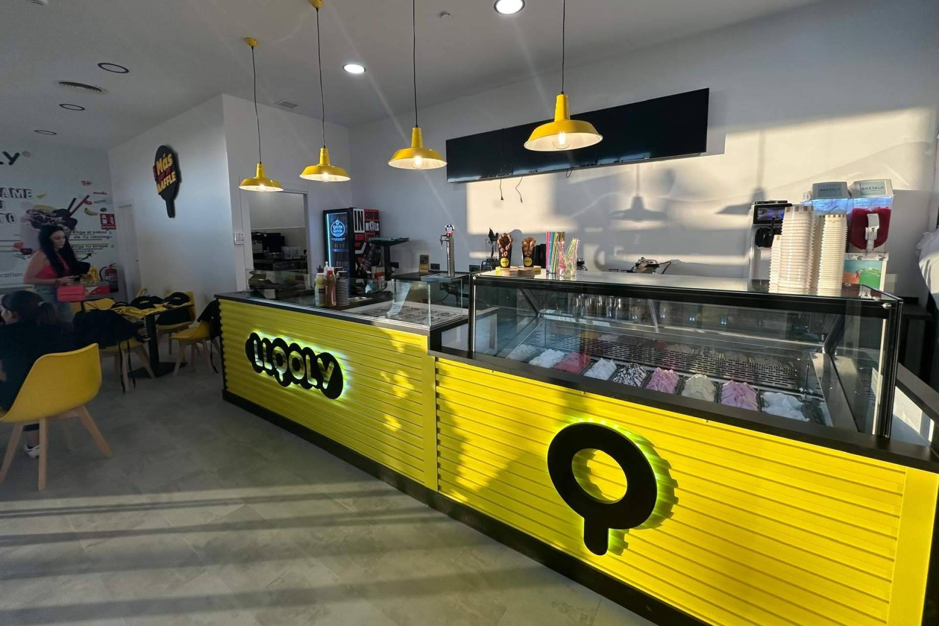 Nueva apertura de LLOOLY frente a Joaquín Sorolla con bubble waffles, ice rolls y carta de bakery