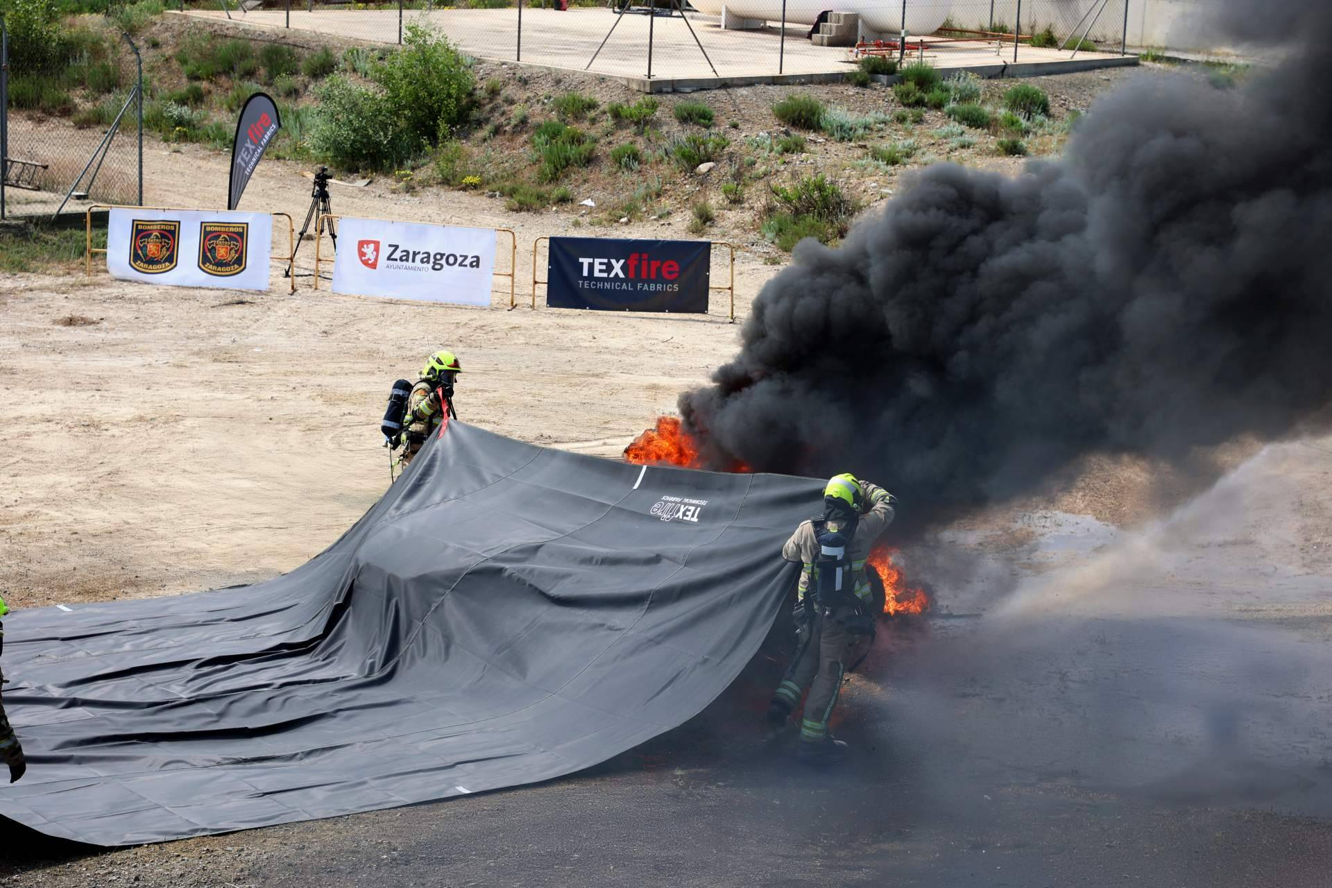 Texfire ensaya la eficacia de sus mantas ignífugas en un incendio de coche eléctrico