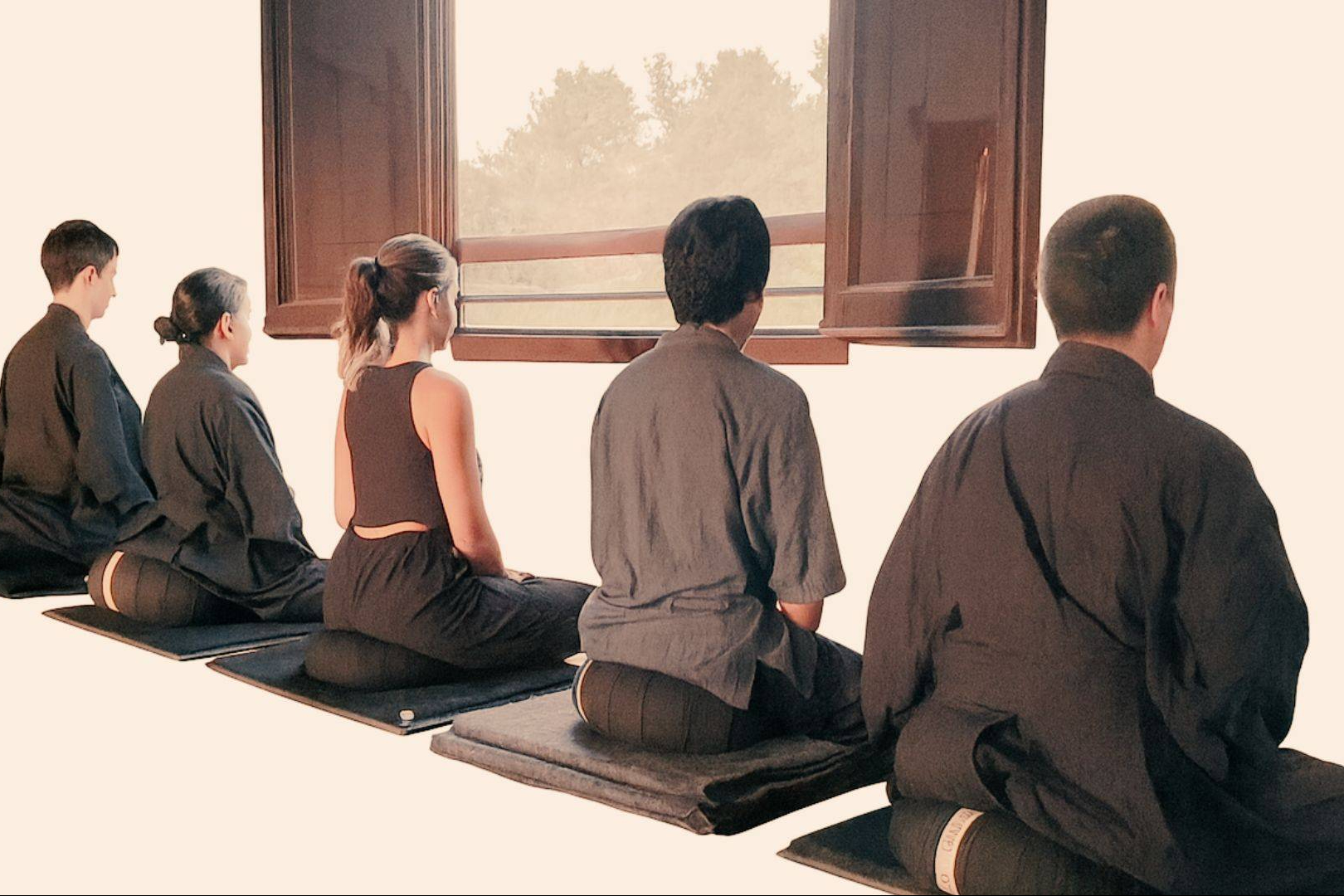Meditación Zen presencial y online; una combinación que amplía la experiencia y el bienestar