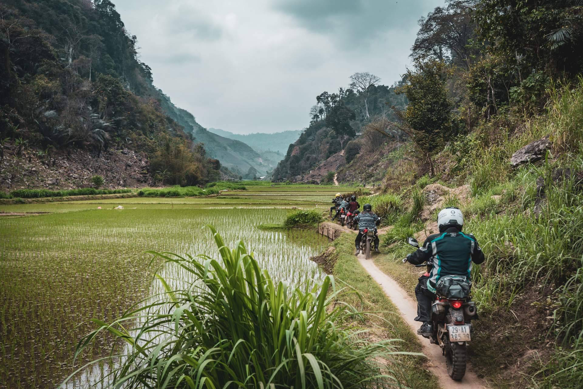 Motorbeach Viajes recorre Vietnam en moto a través de senderos ocultos y paisajes inolvidables