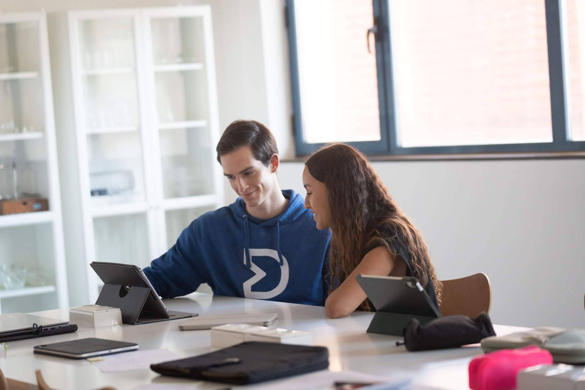 Opositar 2025 con bachillerato, acceso al empleo público en cuerpos de nivel intermedio