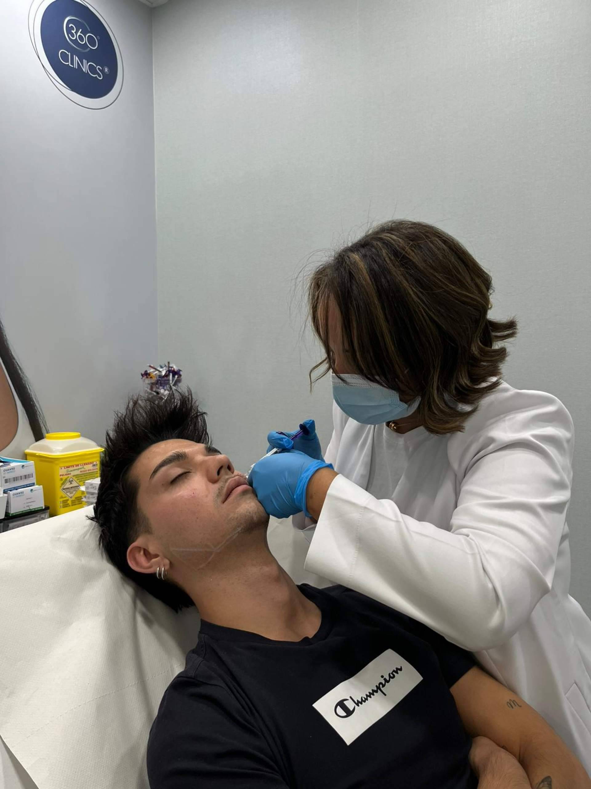 Cómo la medicina estética combina el ácido hialurónico y los tratamientos antiarrugas para revitalizar el rostro