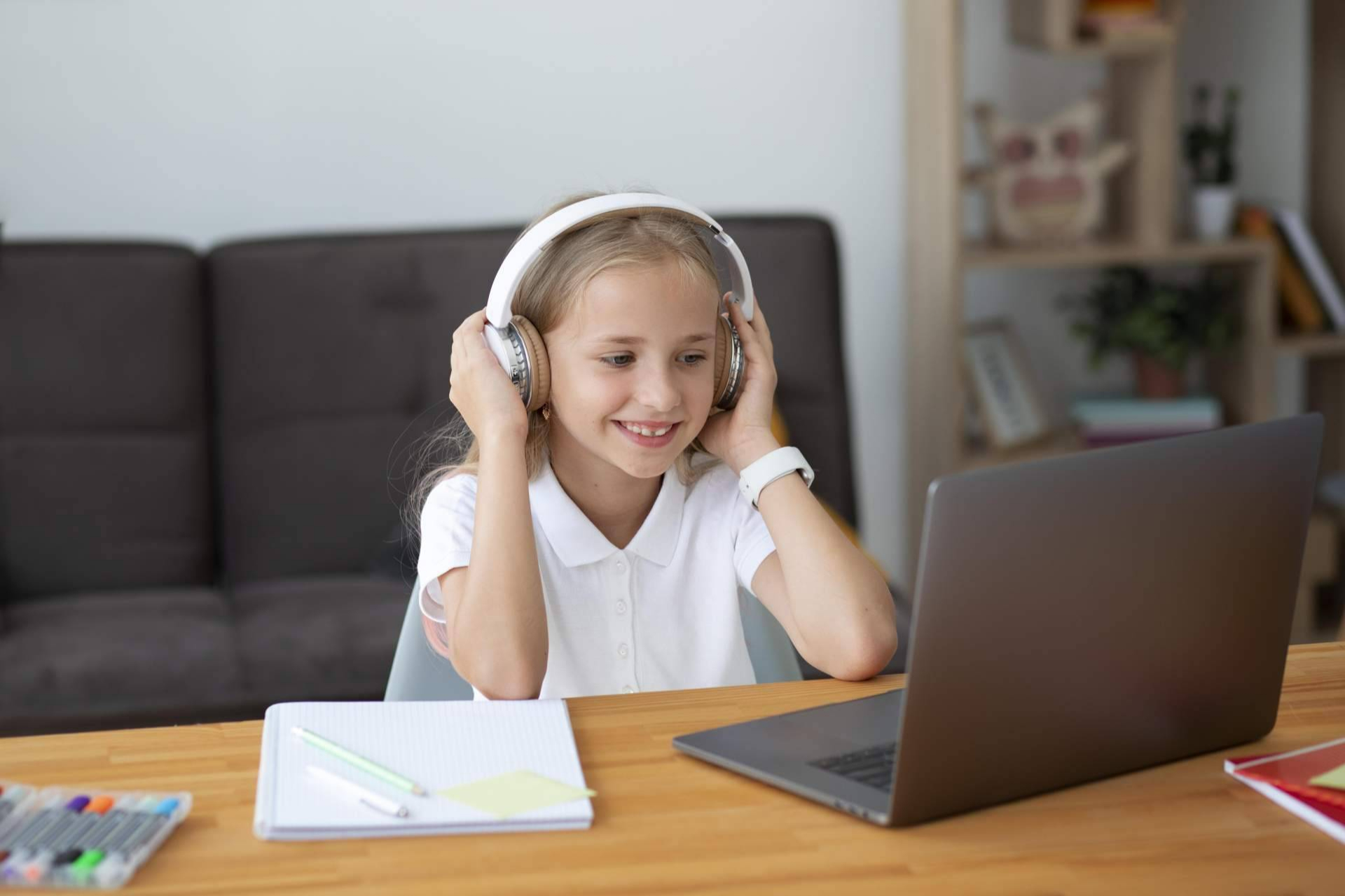 Ahorro y aprendizaje personalizado; así son las clases online de inglés para niños de Vibenglish
