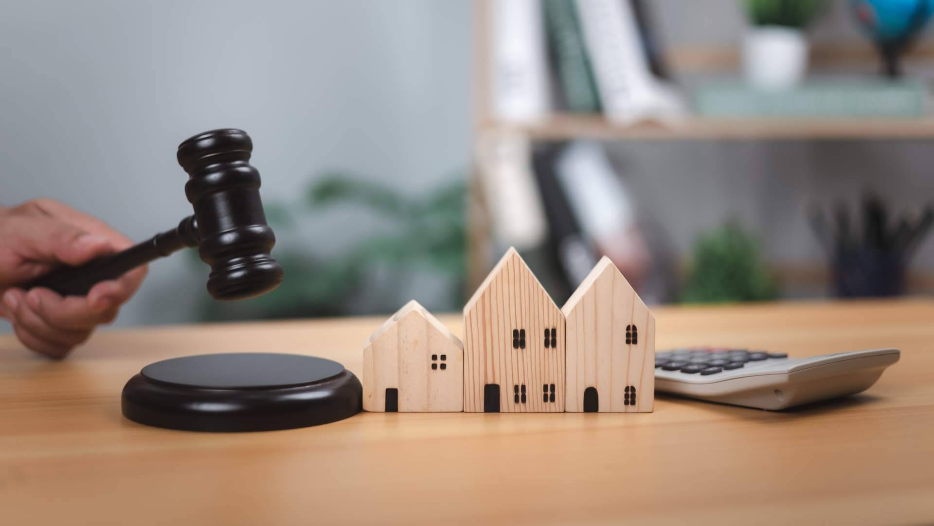 Comprar o vender un inmueble sin abogado puede salir caro, advierten expertos