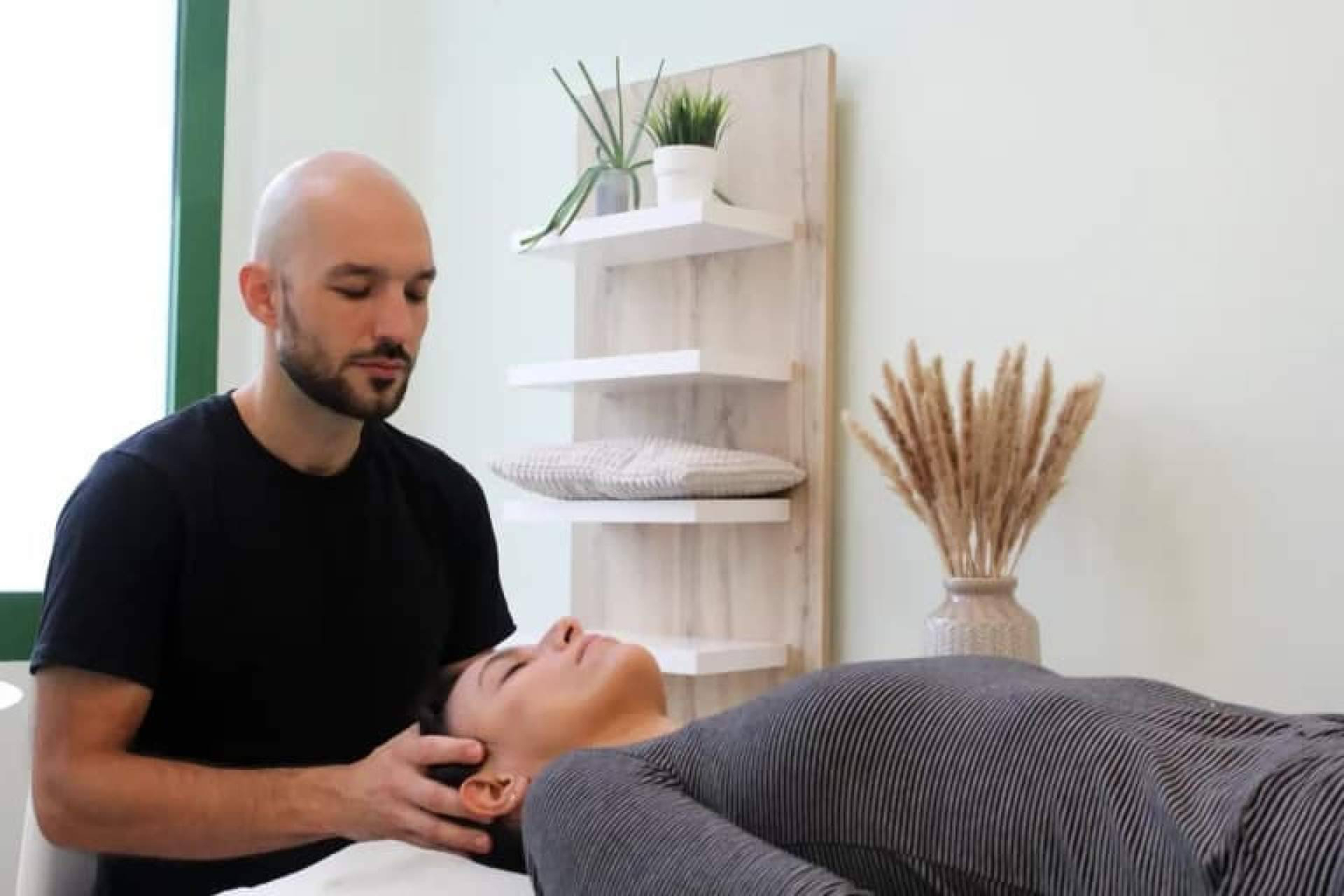 Cada vez más personas acuden al osteópata Tasio Martínez para cuidar su bienestar en Granollers