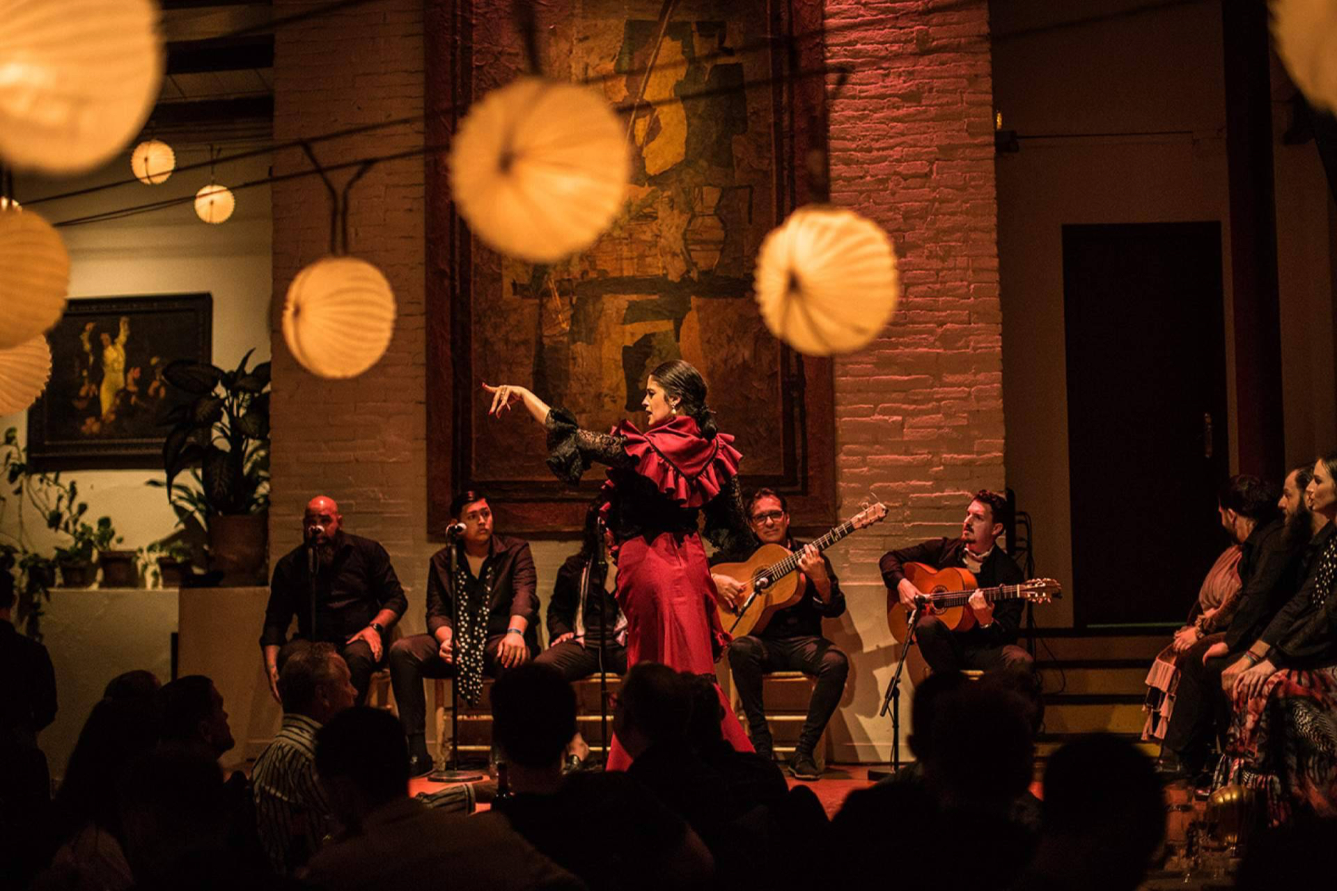 El regreso del público español a los tablaos; flamenco en vivo y memoria cultural en el Tablao de Carmen