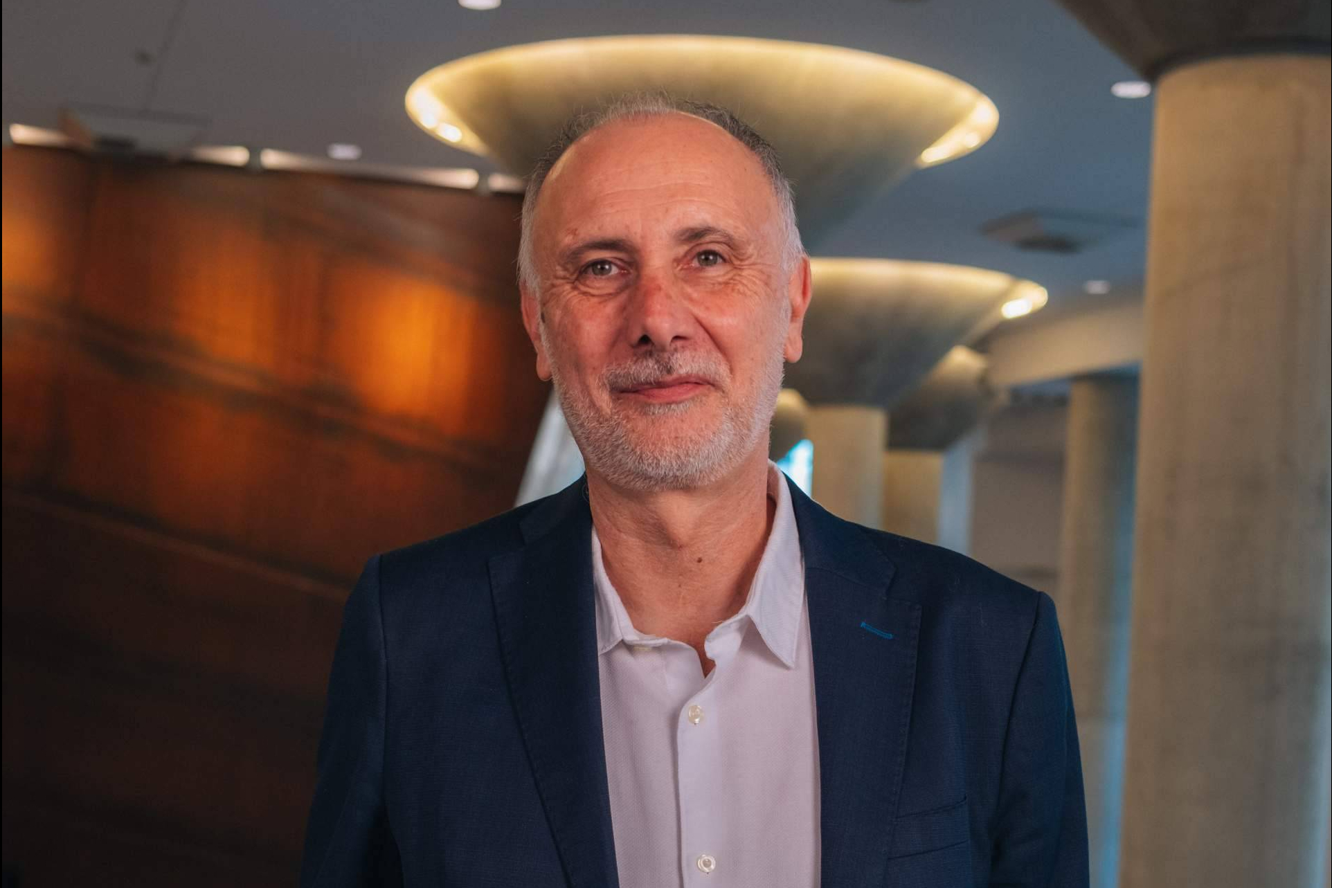 Juan Serrano asume la presidencia de SESMI con el objetivo de consolidar el modelo integrativo en el sistema sanitario