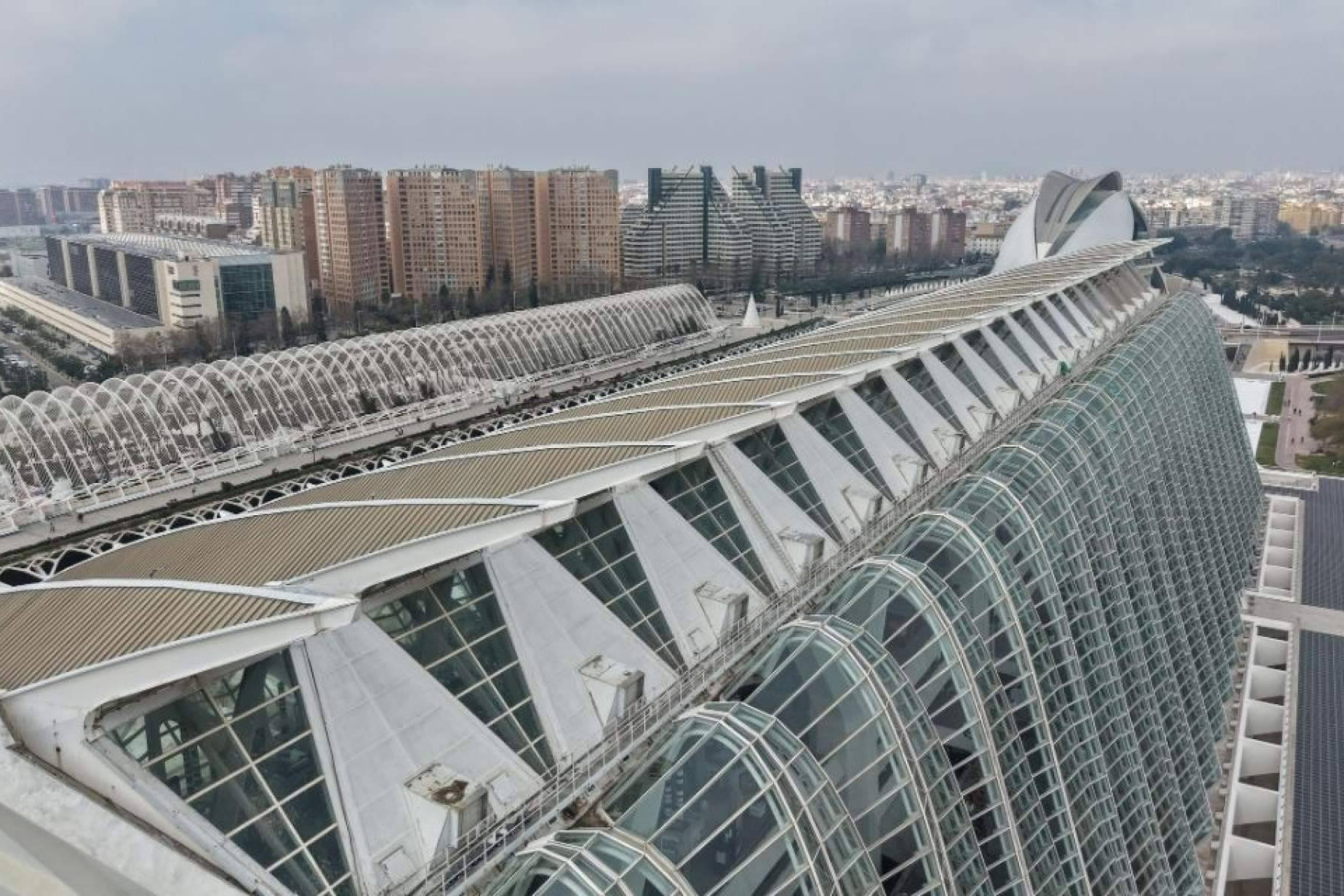 Limpieza con drones y vapor de alta presión, la fórmula perfecta