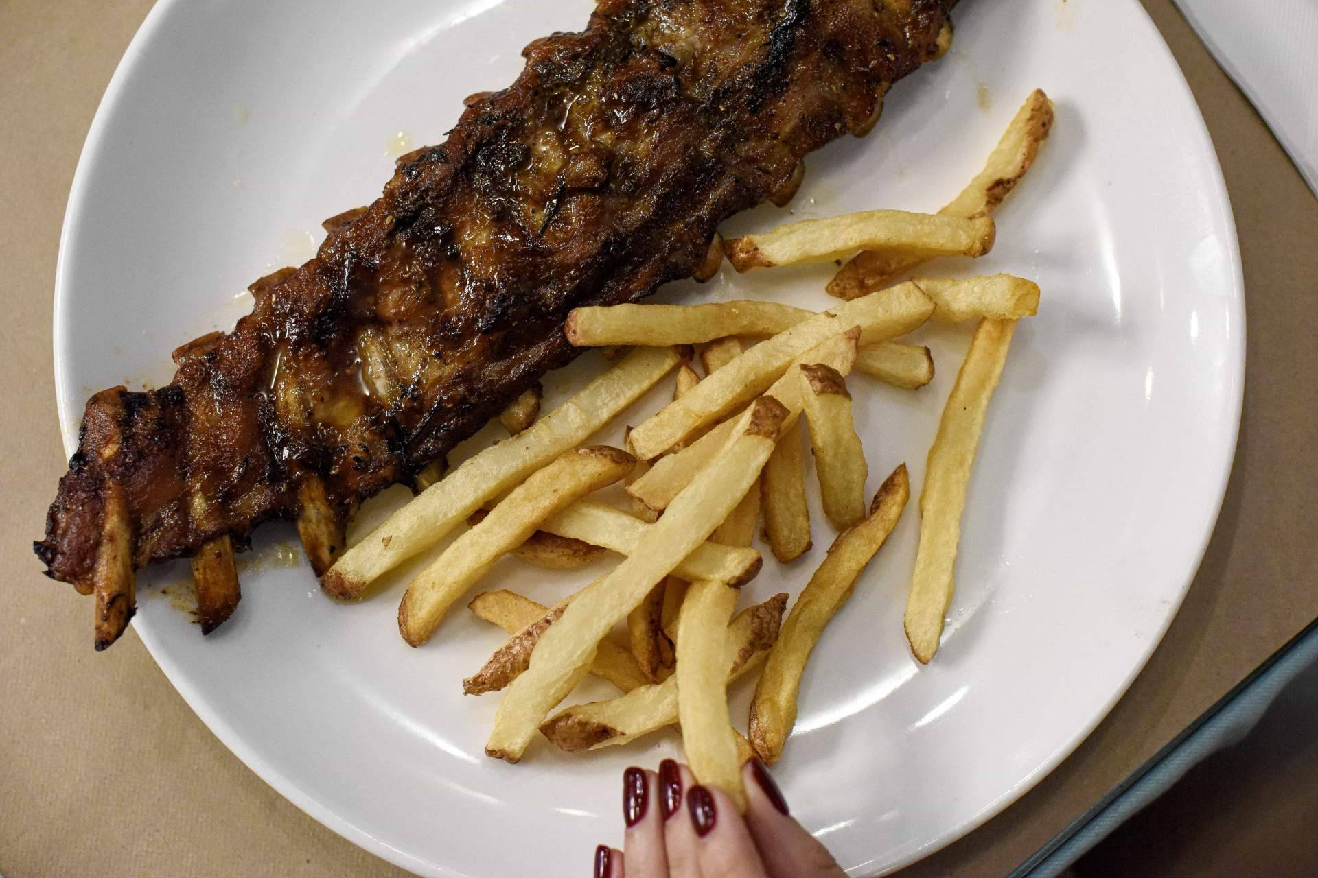 La vida nocturna de la Barceloneta encuentra en Pasa Tapas un refugio gastronómico abierto hasta las tres