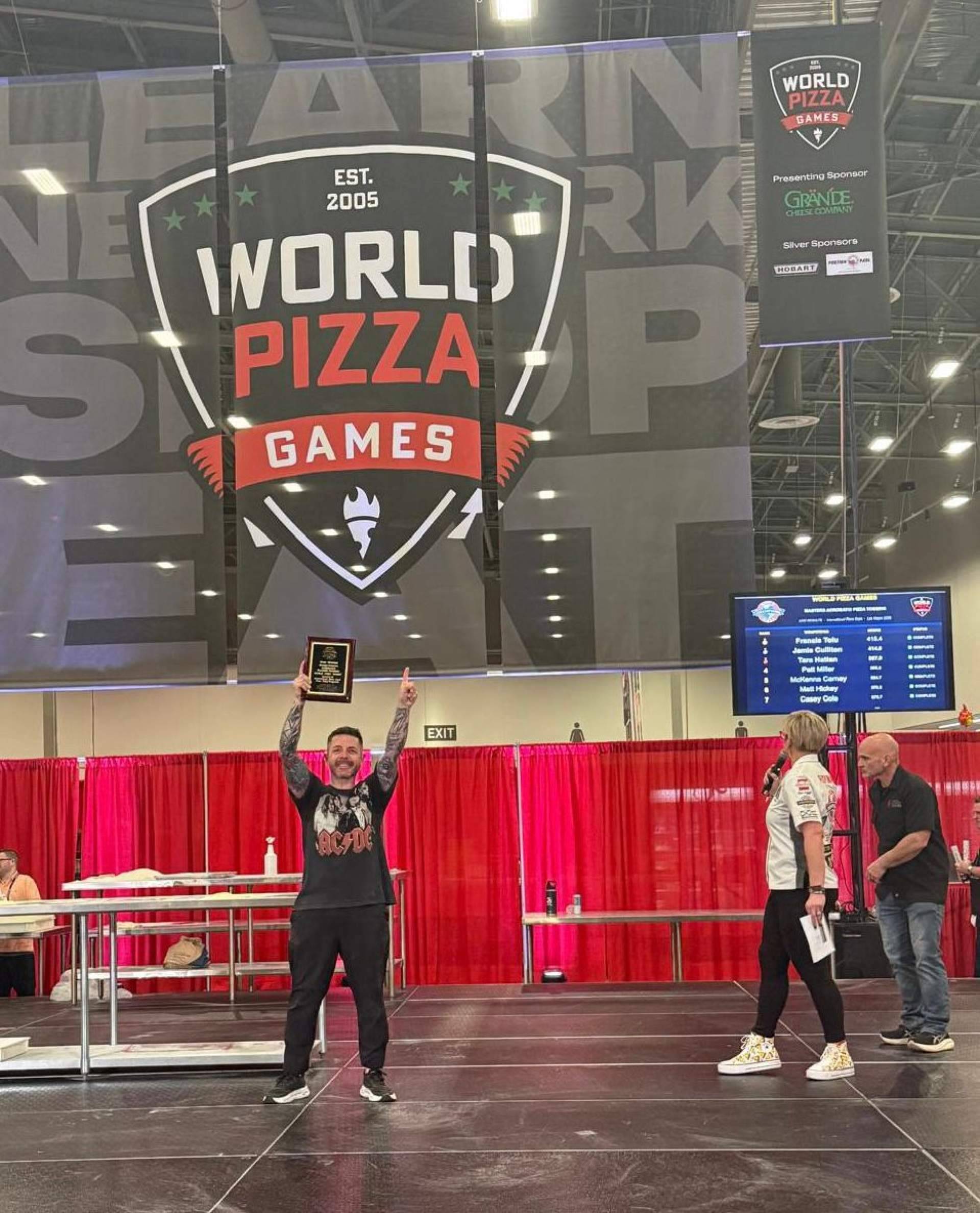Francis Tolu, tetracampeón mundial, logra un nuevo hito en las Olimpiadas de la Pizza en América