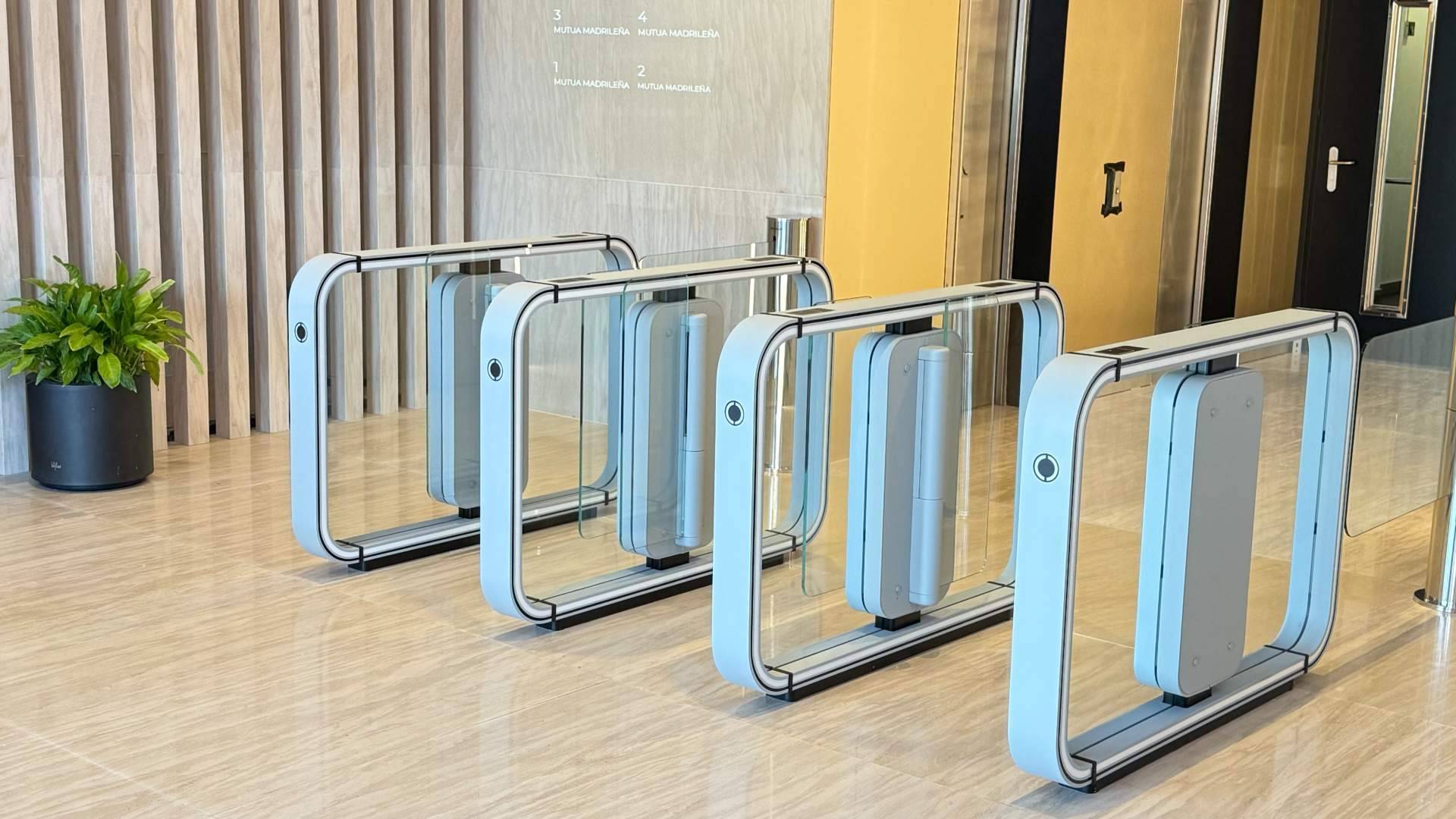 Control de accesos y diseño personalizado unidos en la speedgate ASSA ABLOY SG Expression
