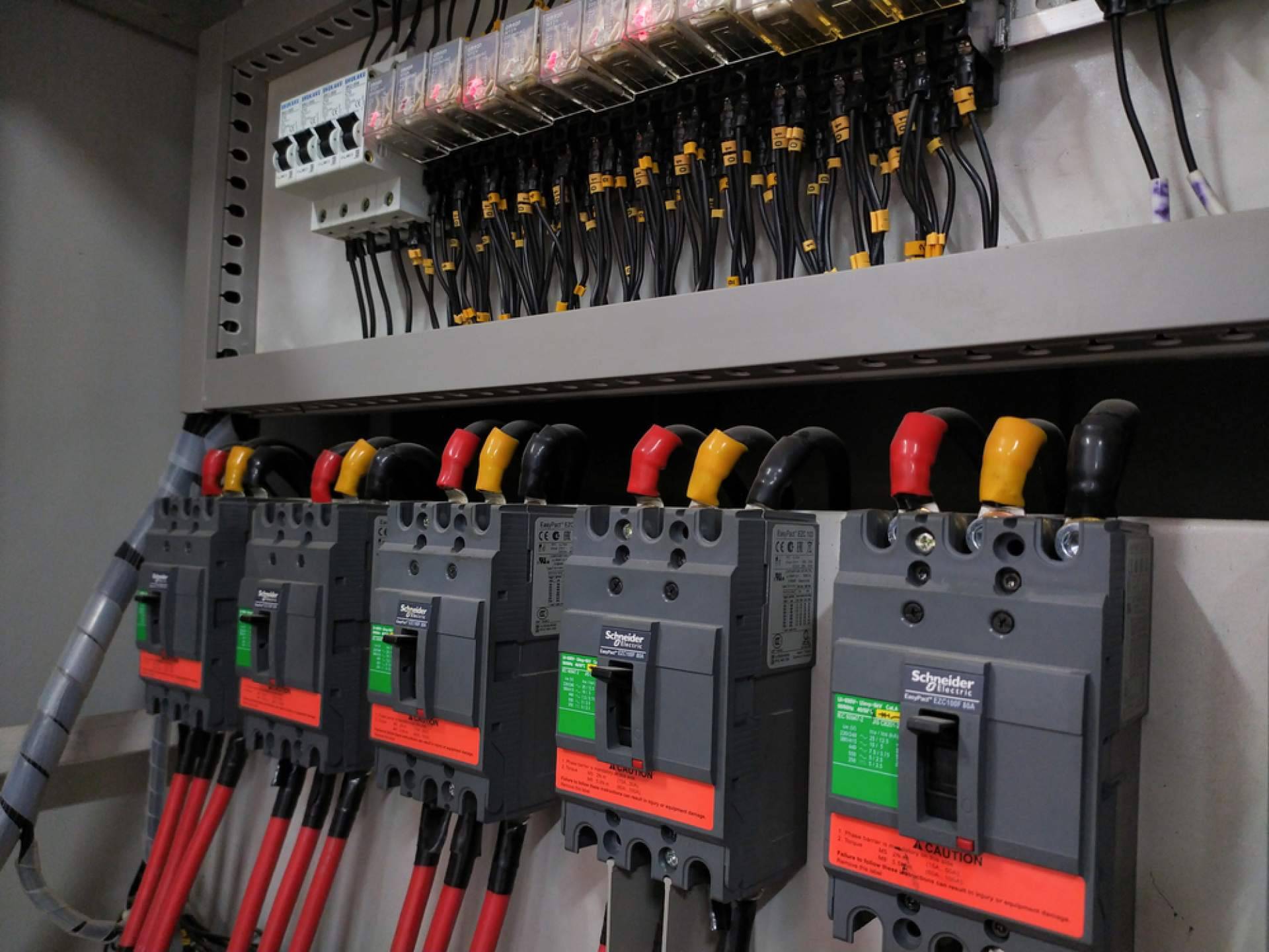 Cadenza Electric se afianza como una elección recurrente en material eléctrico Schneider Electric