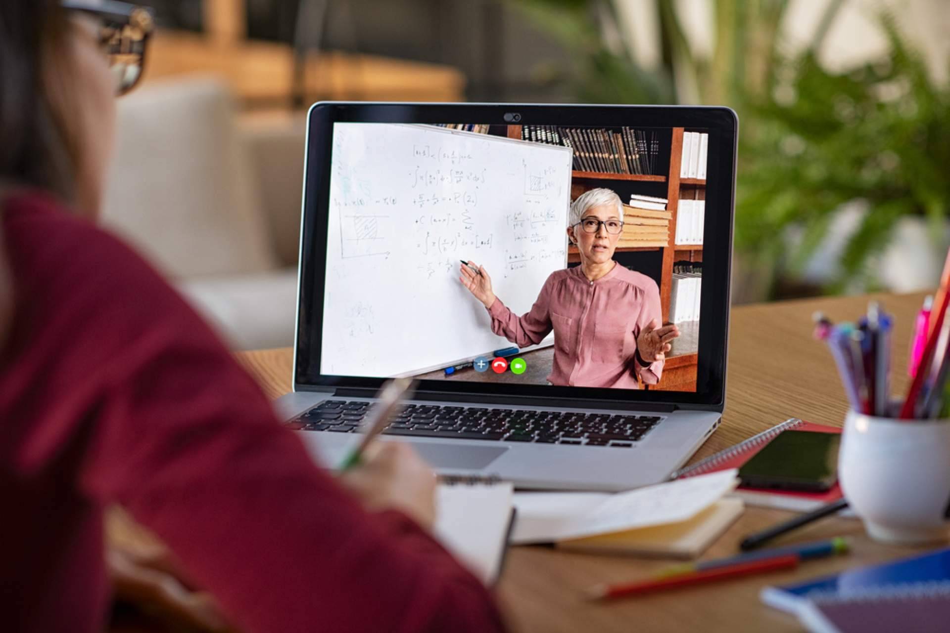 Cómo distinguir un máster sólido de una formación inflada por el marketing
