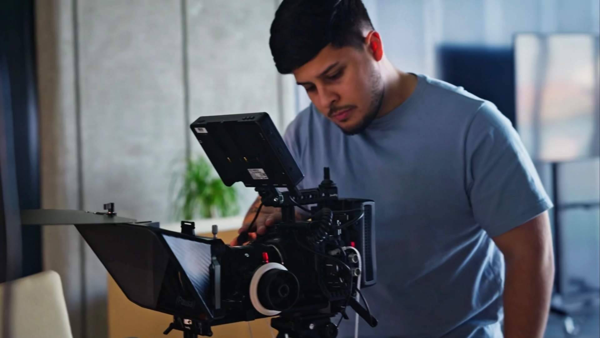 Alex Filmmaker transforma una experiencia empresarial fallida en una agencia audiovisual orientada a marcas