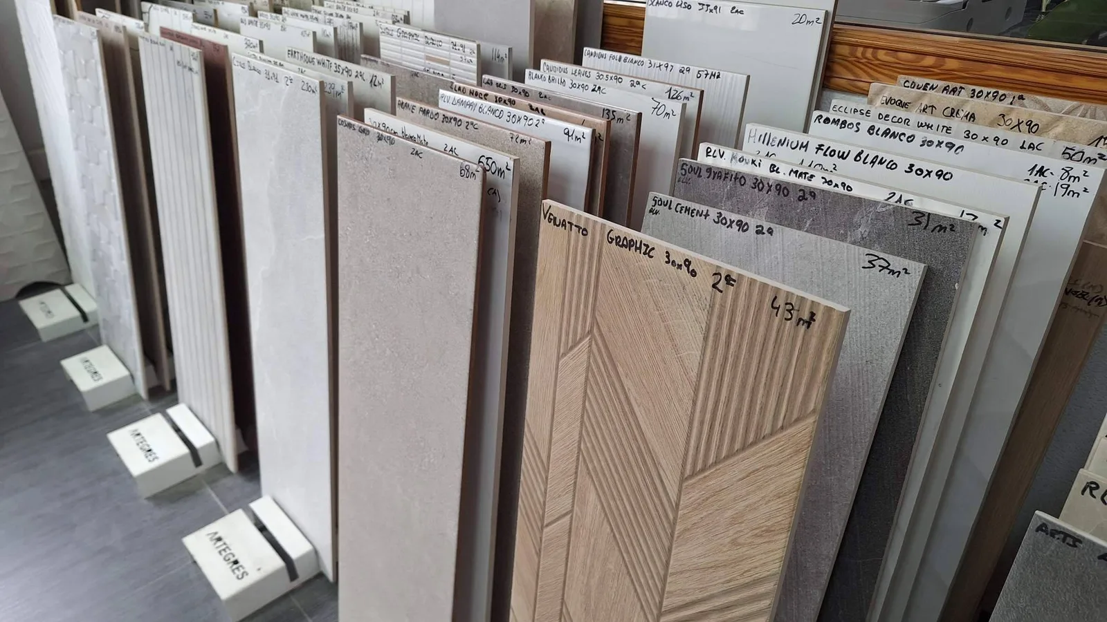 Artegres consolida su catálogo de azulejos porcelánicos y revestimientos cerámicos para espacios residenciales y comerciales