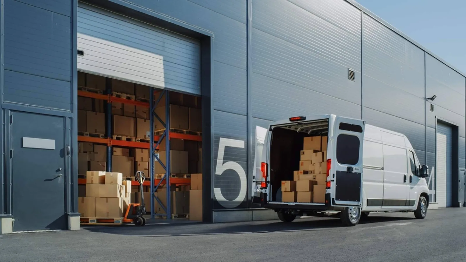 Cadenza Electric da un nuevo paso en su crecimiento con más servicios para comprar material eléctrico Schneider